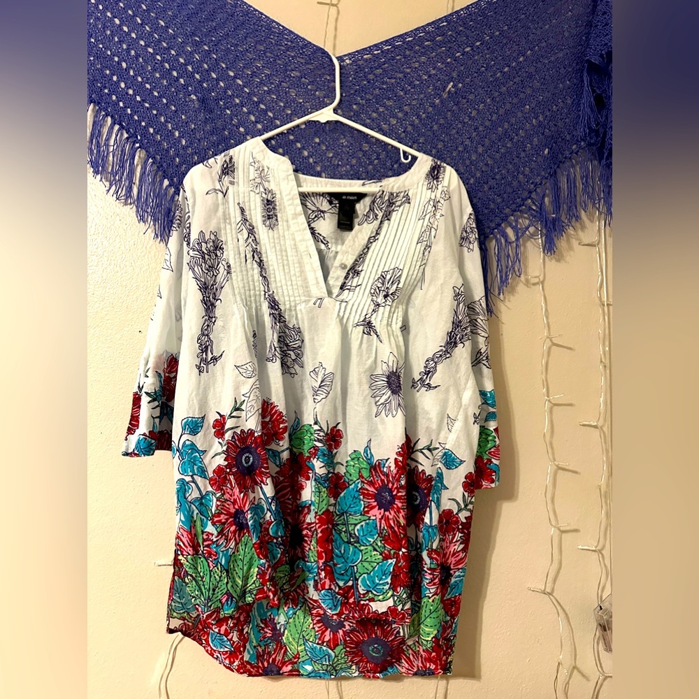 Very pretty flowy oversized blouse perfect for the summer/ spring. 🌺🌸🌼